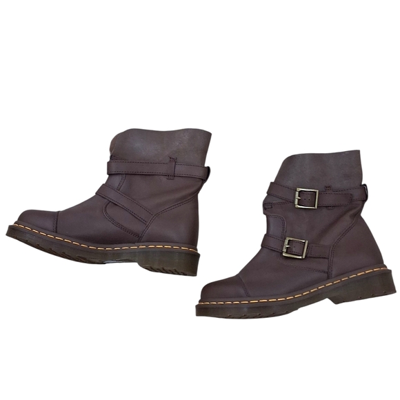 NWOT Dr. Martens Women´s Combat Boots in Dark Brown...